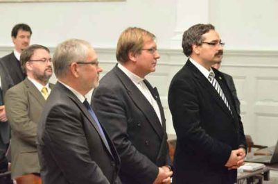 In der Bildmitte Bischof Dr. Tamás Fabiny – Bild: Zsuzsanna Bolla (übrigens auch eine frühere MLB-Bewohnerin)/Lutheran.hu