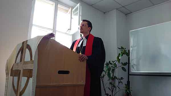 Erzbischof Dietrich Brauer bei der Einweihung des Theologischen Seminars