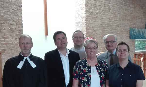 V.l.n.r.: Pfr. Ortwin Galter, Pfr. Jörg Lusche, Pfr. Michael Hübner, Schatzmeisterin Rosalia Kaltenbacher, Pfr. Pál Fónyad, Pfrin. Julia Moffat. – Bild: MLB Österreich