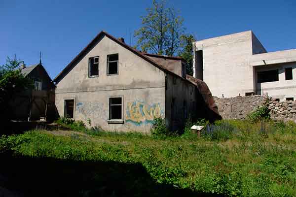 In diesem Haus wird die Tagesstätte entstehen. Es gibt viel zu tun … – Bild: ELKi