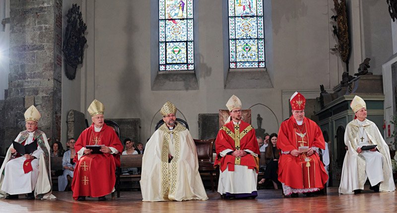 Beim festlichen Einführungsgottesdienst im Dom zu Riga – Bild: Ulda Muzikanta