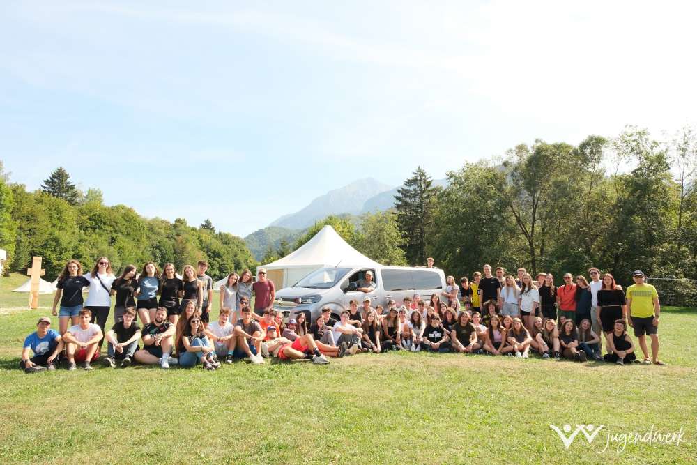 Schon viel unterwegs: der neue Bus, hier bei einer Jugendfreizeit des Jugendwerks der Evangelischen Kirche A.B. in Rumänien