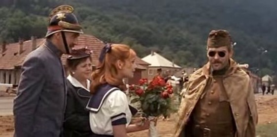 Der Feuerwehrmann und der Major: Szene aus dem Film »Familie Toth« von Zoltán Fábri aus dem Jahr 1969
